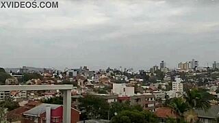 Dan�ando Na Sacada De Casa Com Grandes Tits