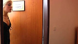 Katty jinekoloğa gitti, hemşire traşlı amını parmakladı yoğun seansta