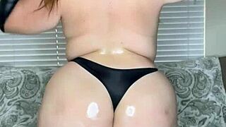 Alex Blair Twerks Oily Ass for Plug Insertion