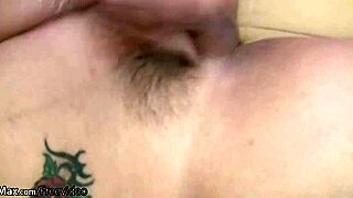 Miért simogat ez a thai ladyboy olyan közelről?