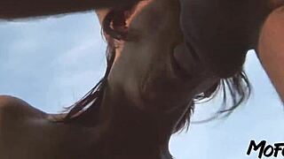 Ryšavá milf z Mofozo com si vychutnáva hlboký analný sex s intenzívnym lízaním