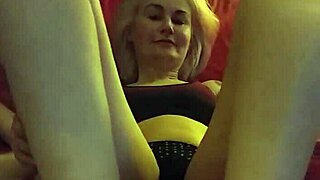 Hot Girlfriend Gives Amateur Footjob!