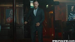 Taylor Sands horny mahu cumshot di muka comel.