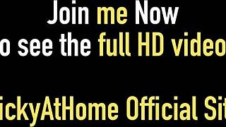 La naiba! Vicky Vette se dezbracă și se joacă cu pizda în jacuzzi