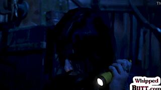 Kurvig dyke blir dildoknullad av lezdom-mistress