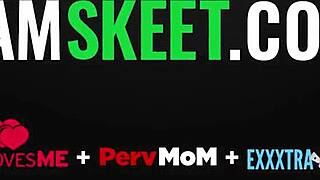 Elena Koshka ρουφάει χαλαρά τον μεγάλο πούτσο του ετεροθαλή αδερφού σήμερα