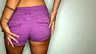 Wow, Ariana Grand's Blowjob Stream Competition Heats Up!