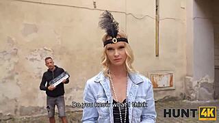 Coppia beccata a scopare in folle sessione cornuto