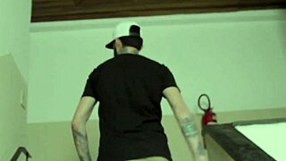 Mila spook senta na rola de ator novo fazendo teste do sof�