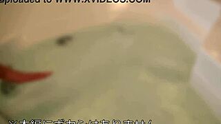 ワオ！27歳のセレブ妻、デンチョーフから昼間不倫で深く中出し