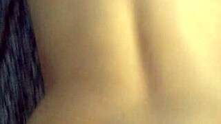 metiéndole la verga de perrito en su coño apretado