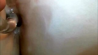 milf shemale fucks her ass solo