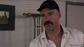 Conserje de embajada ata y folla duro a espía pervertida