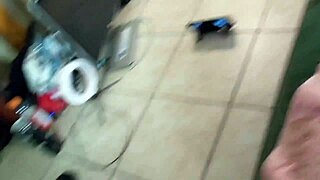 Milf ebony micuță casnică fute tare în prima sesiune în aer liber