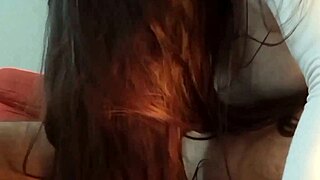 mi hijastra sexy de 18 años me da una mamada increíble... damn