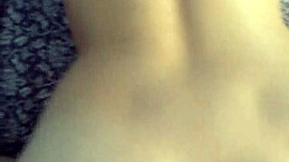 metiéndole la verga de perrito en su coño apretado