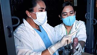 Dominafire, sadistische Krankenschwester, quält Keuschheits-Sklaven mit Sounding!