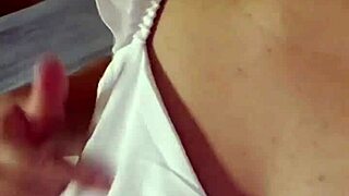 Dançando de calcinha vermelha - parte 1