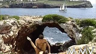 I can’t believe this trashy chick peed on a guy’s face outdoors!