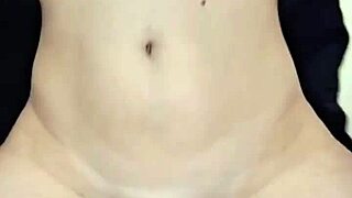 olha essa novinha gostosa gozando com tatuagem e cabelo longo na cavalgada rough