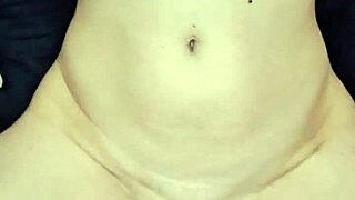 olha essa novinha gostosa gozando com tatuagem e cabelo longo na cavalgada rough