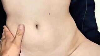 olha essa novinha gostosa gozando com tatuagem e cabelo longo na cavalgada rough