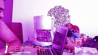 Vivi Guedez Calls IT Technician for PC Repair