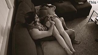 Stedmor og stedsøn afsløret i utroskab på skjult kamera