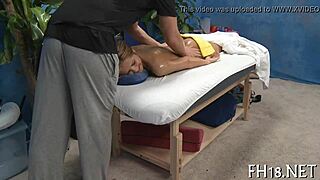 Relaxing vulva massage on that pussy 😍