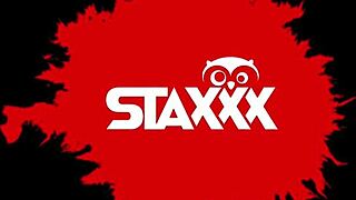 Mladá Esperanse pózuje nahá pred kamerou pred hardcore orálnym sexom a jebaním do pičky