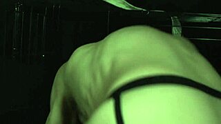 年轻猛男用假屌狂撑屁眼，肛交玩得野