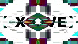 Frække sluts på pyjamasfest dykker i dampende lesbisk fesselikking trekant