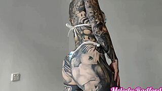 Átlátszó mikrobikini bemutató Melody Radfordtól