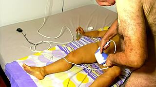 Deep vibrator massage gapes shaved pussy of agarabas