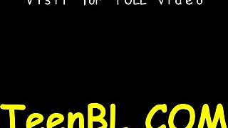 Anjo Glamouroso Acaricia Sua Buceta Peluda. Será Que o Deepthroat de Jovens Adultas Vem Aí?