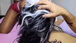 tengo sexo con la hermanastra de mi novio, final inesperado me pilla cogi�ndomela y decide observar para esperar su turno