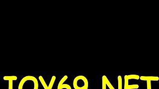 Tää beiben softcore-soololeikki dildolla on niin kuumaa just nyt!