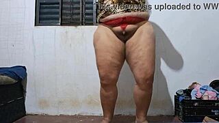 Rebolando meu rabão para o meu macho