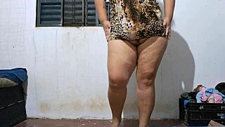 Rebolando meu rabão para o meu macho