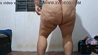 Rebolando meu rabão para o meu macho