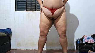 Rebolando meu rabão para o meu macho