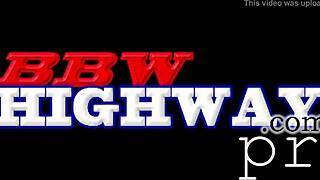 Berry's gorgeous big booty twerks seductively