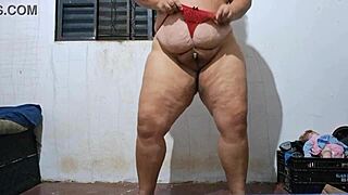 Rebolando meu rabão para o meu macho