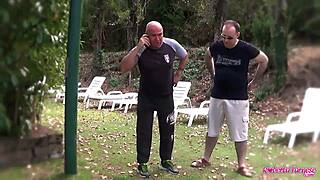 due ragazzi apprendono lezioni intense dalla milf italiana roberta farnese