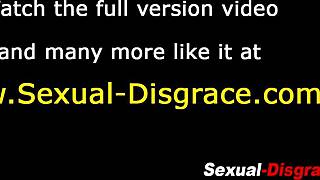 Zviazaná subka dostáva tvrdo do zadku od pána v bondage