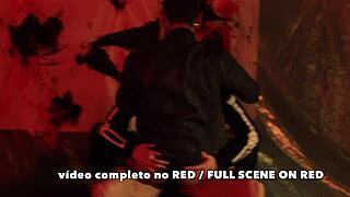 sexo em festa com varios na boca e corpo