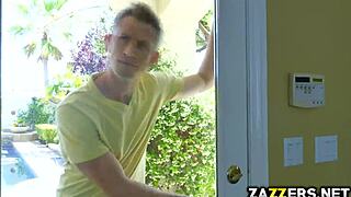 बिल बेली, देखो मैं अन्ना बेल के बड़े बूब्स चूस रहा हूँ!