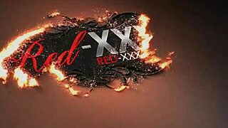 야한 성숙한 빨강머리 아줌마가 회계사에게 솔로 쇼로 유혹