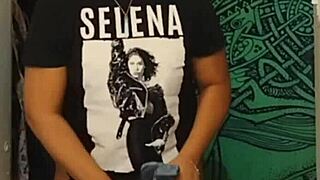 Obszessionálok a nagy ében seggem rázkódásával a szűk farmerben