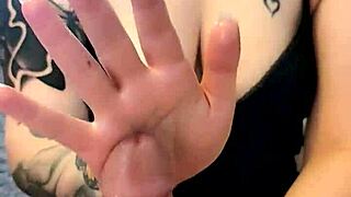 girlfriend uses her palms to make guy cum